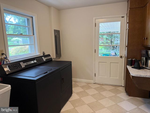 1202 OLD MILL RD RD, Reading, PA 19610