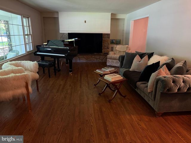 1202 OLD MILL RD RD, Reading, PA 19610
