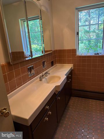 1202 OLD MILL RD RD, Reading, PA 19610
