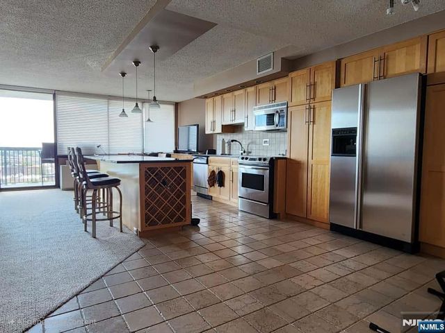 770 Anderson Avenue 14P, Cliffside Park, NJ 07010