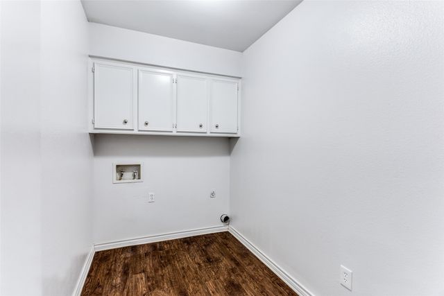 5401 Ledgestone Drive, Fort Worth, TX 76132