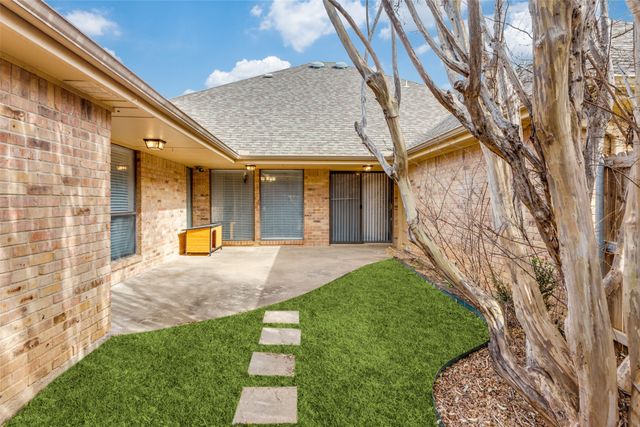 5401 Ledgestone Drive, Fort Worth, TX 76132
