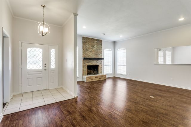 5401 Ledgestone Drive, Fort Worth, TX 76132