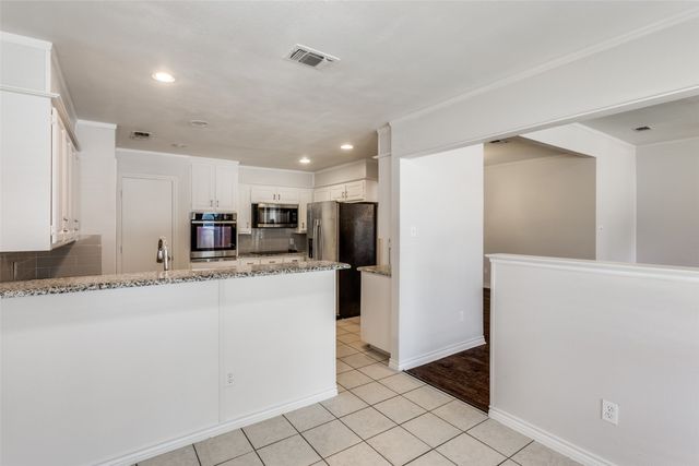 5401 Ledgestone Drive, Fort Worth, TX 76132