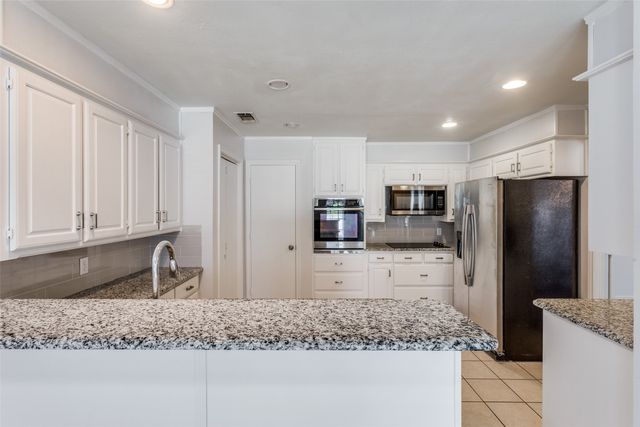 5401 Ledgestone Drive, Fort Worth, TX 76132