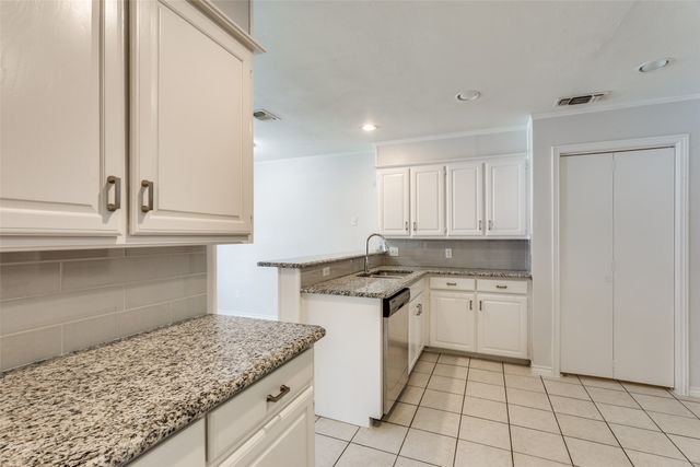 5401 Ledgestone Drive, Fort Worth, TX 76132