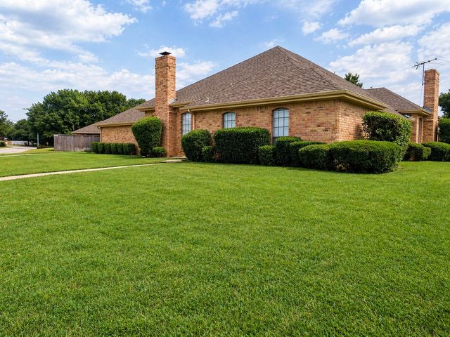 5401 Ledgestone Drive, Fort Worth, TX 76132