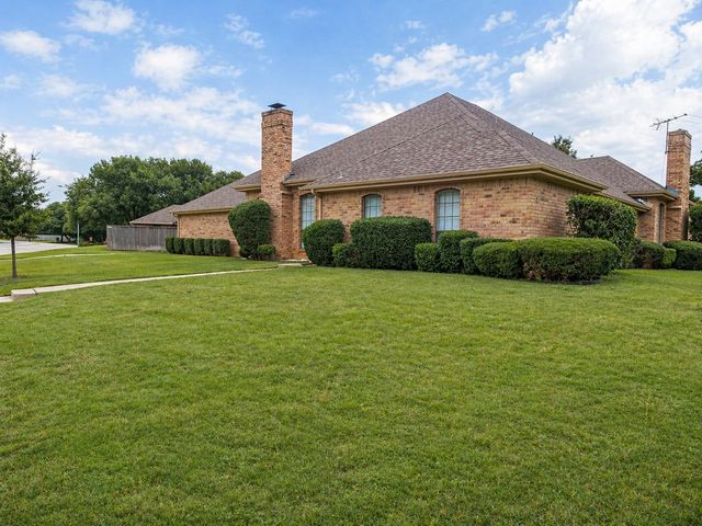5401 Ledgestone Drive, Fort Worth, TX 76132