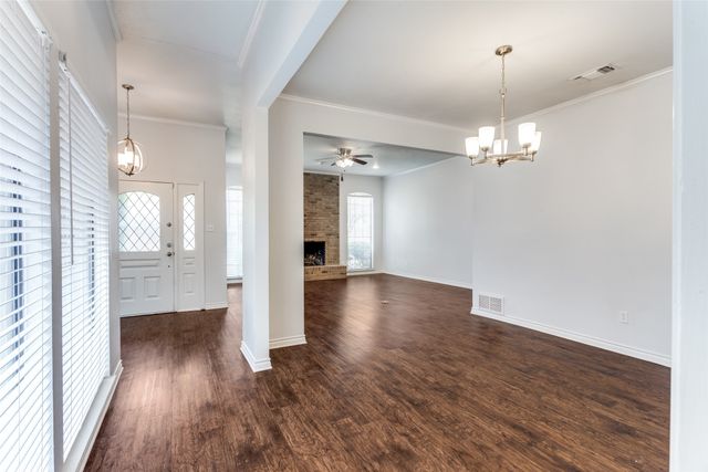 5401 Ledgestone Drive, Fort Worth, TX 76132