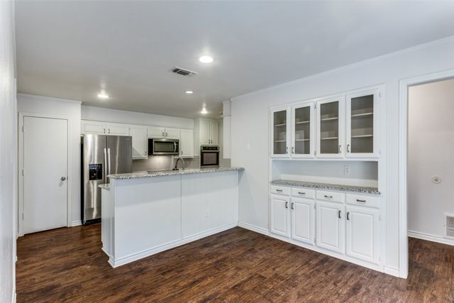 5401 Ledgestone Drive, Fort Worth, TX 76132