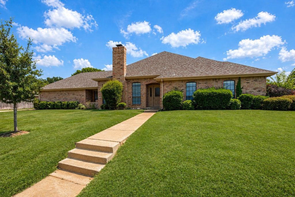 5401 Ledgestone Drive, Fort Worth, TX 76132
