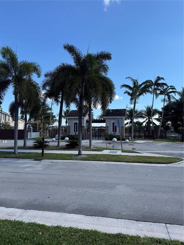 904 SW 154th Path 0, Miami, FL 33194