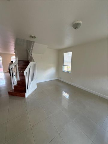 904 SW 154th Path 0, Miami, FL 33194
