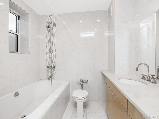 6535 Broadway 2E, Bronx, NY 10471
