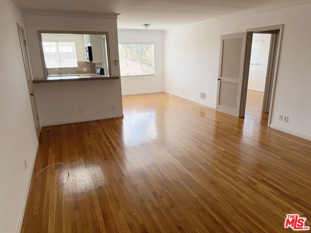 1225 Sunset Plaza Drive 2, West Hollywood, CA 90069