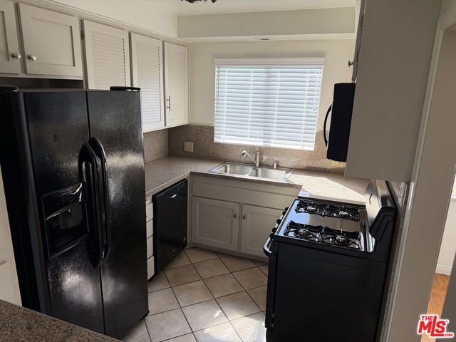 1225 Sunset Plaza Drive 2, West Hollywood, CA 90069