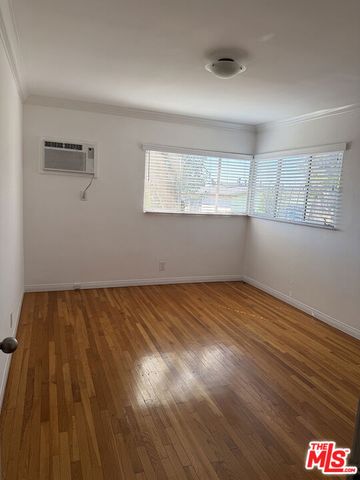 1225 Sunset Plaza Drive 2, West Hollywood, CA 90069