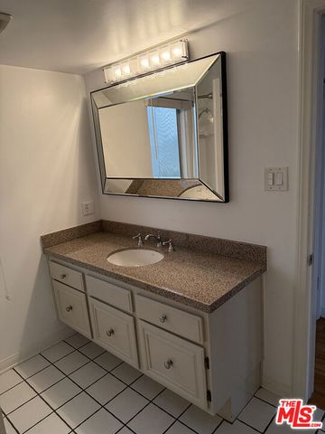 1225 Sunset Plaza Drive 2, West Hollywood, CA 90069