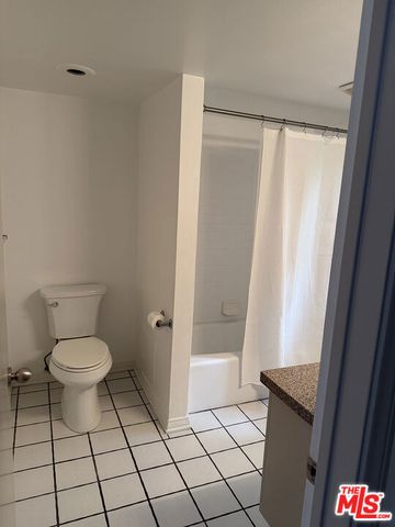 1225 Sunset Plaza Drive 2, West Hollywood, CA 90069