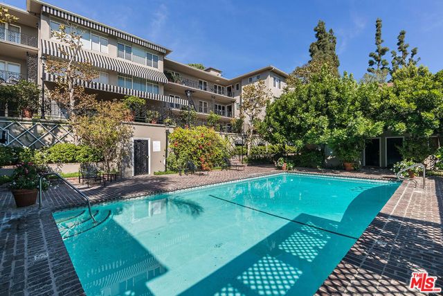 1225 Sunset Plaza Drive 2, West Hollywood, CA 90069