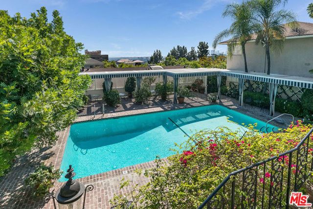 1225 Sunset Plaza Drive 2, West Hollywood, CA 90069