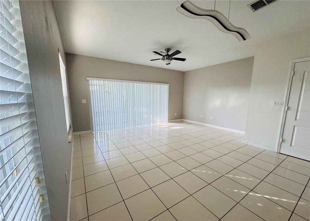 Image 12 of property listing at 10786 SAVANNAH WOOD DRIVE 126, Orlando, FL 32832