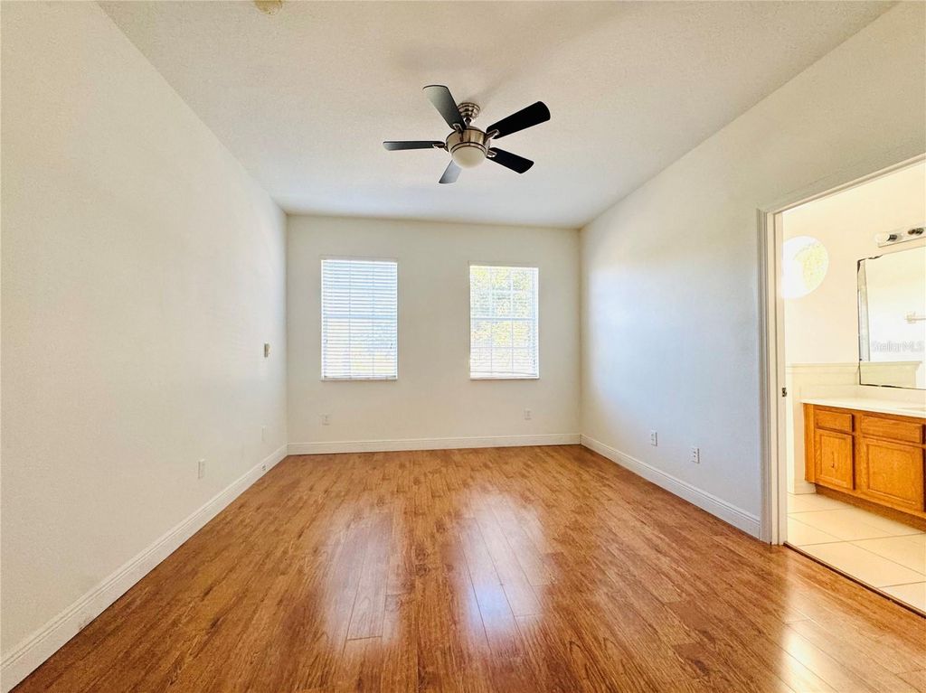 Image 16 of property listing at 10786 SAVANNAH WOOD DRIVE 126, Orlando, FL 32832