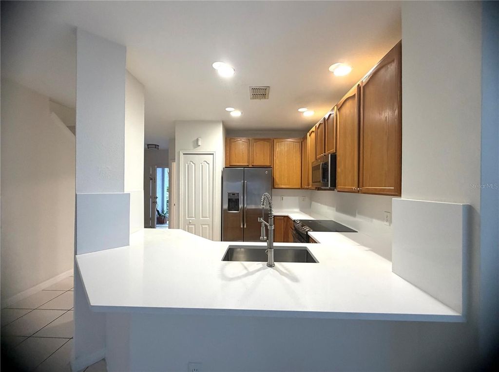 Image 4 of property listing at 10786 SAVANNAH WOOD DRIVE 126, Orlando, FL 32832