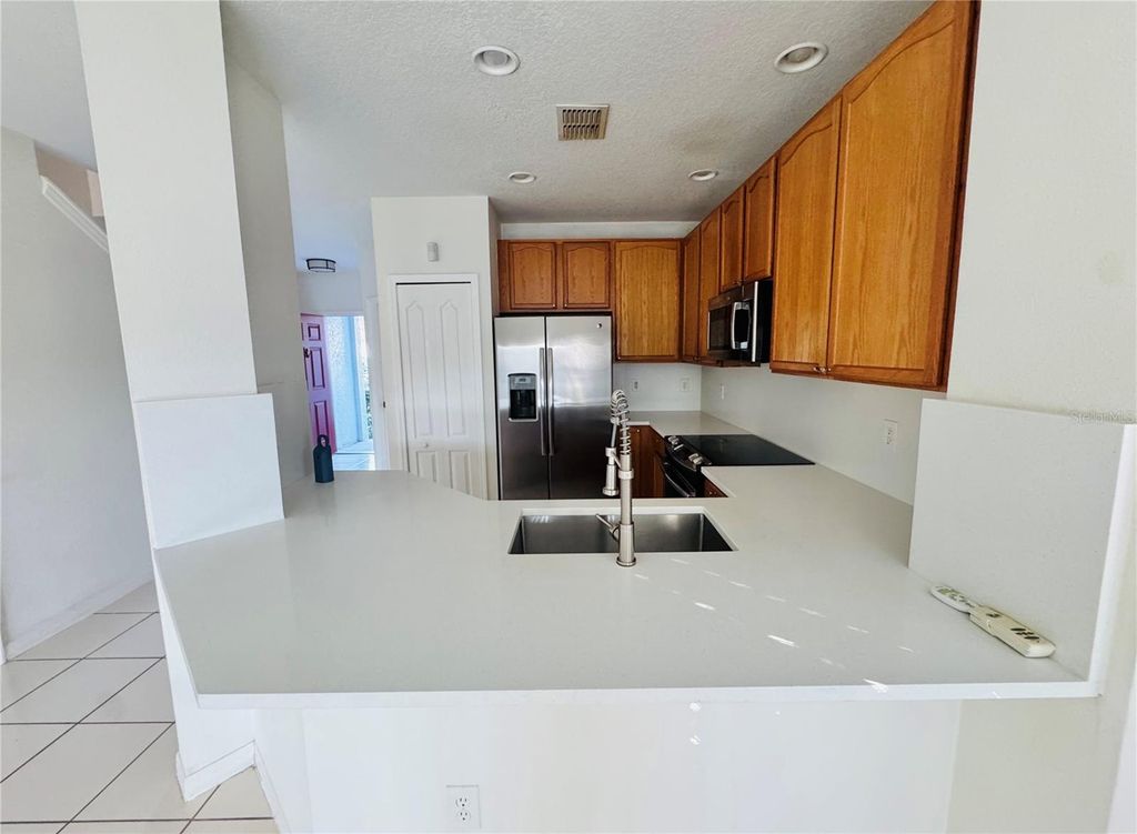 Image 8 of property listing at 10786 SAVANNAH WOOD DRIVE 126, Orlando, FL 32832