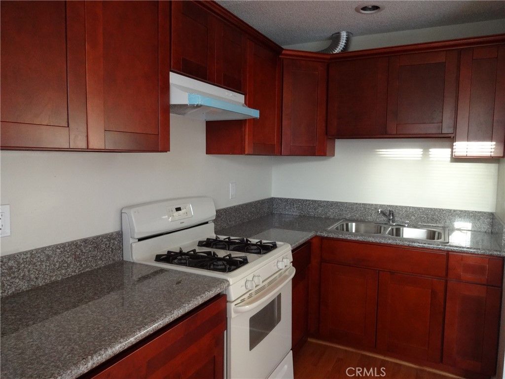 1555 Artesia Boulevard, Manhattan Beach, CA 90266
