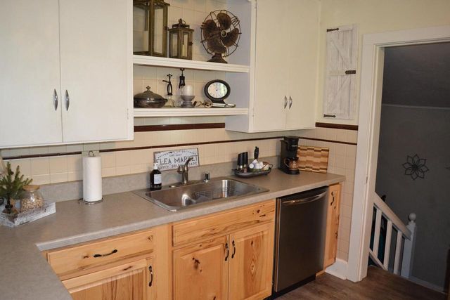 902 W 4TH AVENUE, Oshkosh, WI 54902