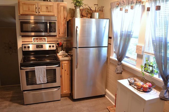 902 W 4TH AVENUE, Oshkosh, WI 54902
