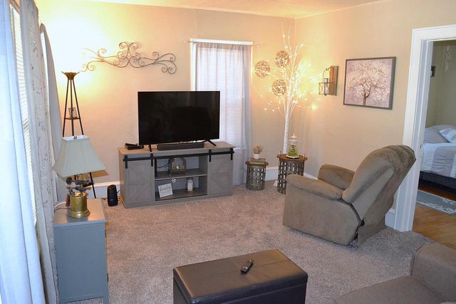 902 W 4TH AVENUE, Oshkosh, WI 54902
