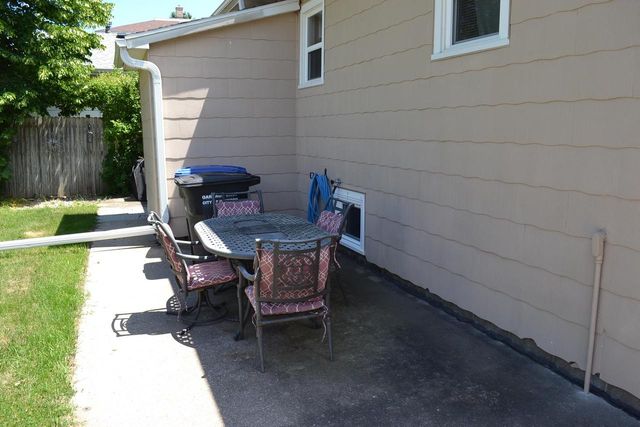 902 W 4TH AVENUE, Oshkosh, WI 54902