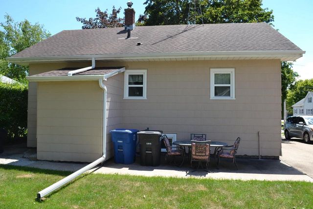 902 W 4TH AVENUE, Oshkosh, WI 54902