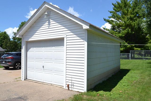 902 W 4TH AVENUE, Oshkosh, WI 54902