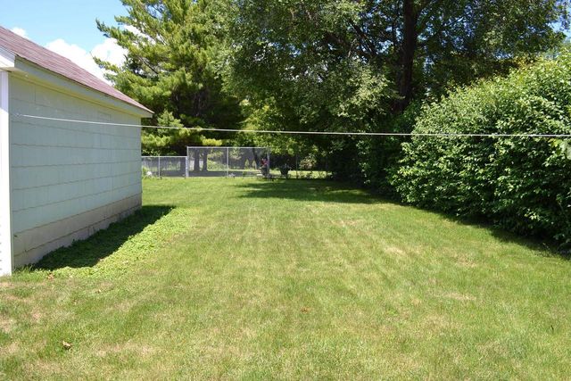902 W 4TH AVENUE, Oshkosh, WI 54902