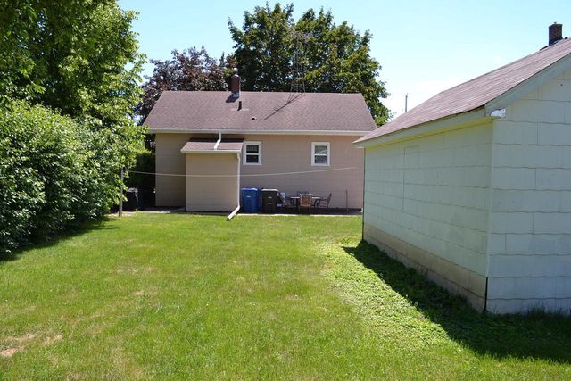 902 W 4TH AVENUE, Oshkosh, WI 54902