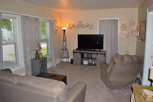 902 W 4TH AVENUE, Oshkosh, WI 54902