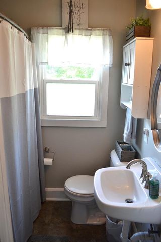 902 W 4TH AVENUE, Oshkosh, WI 54902