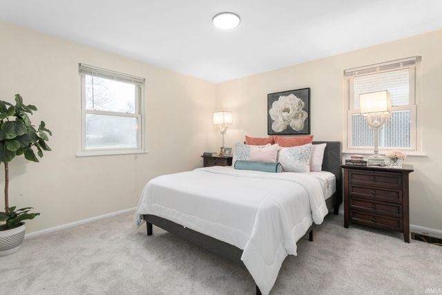 2205 Parkview Place, South Bend, IN 46616