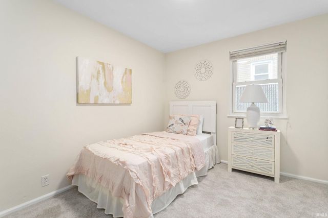 2205 Parkview Place, South Bend, IN 46616