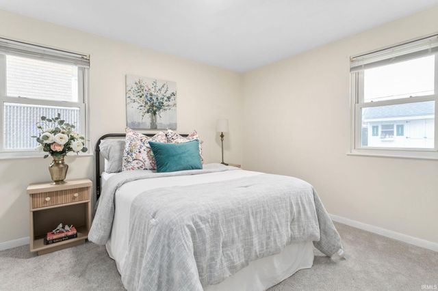 2205 Parkview Place, South Bend, IN 46616