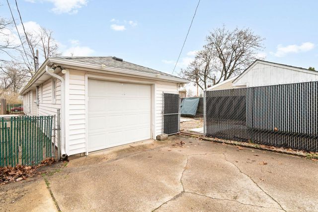 2205 Parkview Place, South Bend, IN 46616