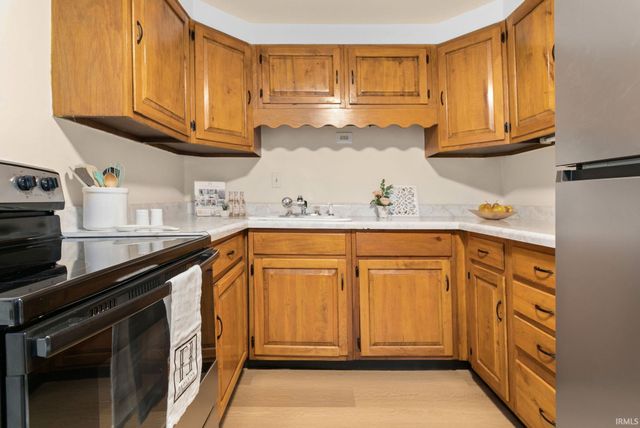 2205 Parkview Place, South Bend, IN 46616