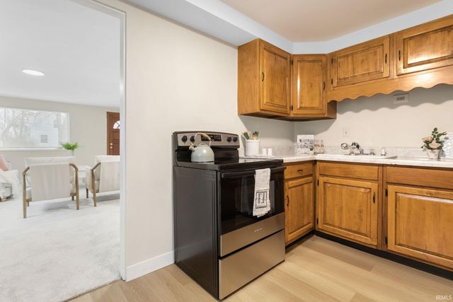 2205 Parkview Place, South Bend, IN 46616