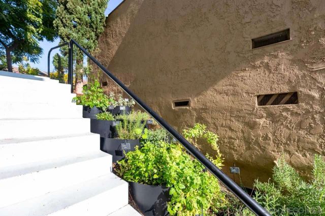 913 Johnson Ave, San Diego, CA 92103