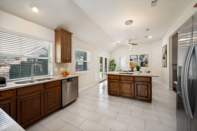 7498 Ravenhill Drive, Frisco, TX 75035