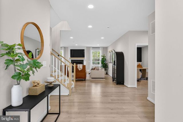 15055 FALLEN OAKS PL, Gainesville, VA 20155