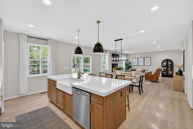 15055 FALLEN OAKS PL, Gainesville, VA 20155